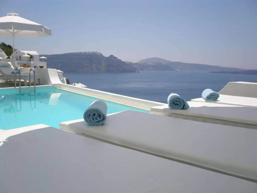 Kima Oia Suites