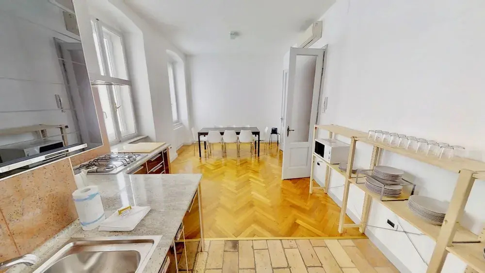 Triestevillas A/C Huge Central & Brand New - 5BR