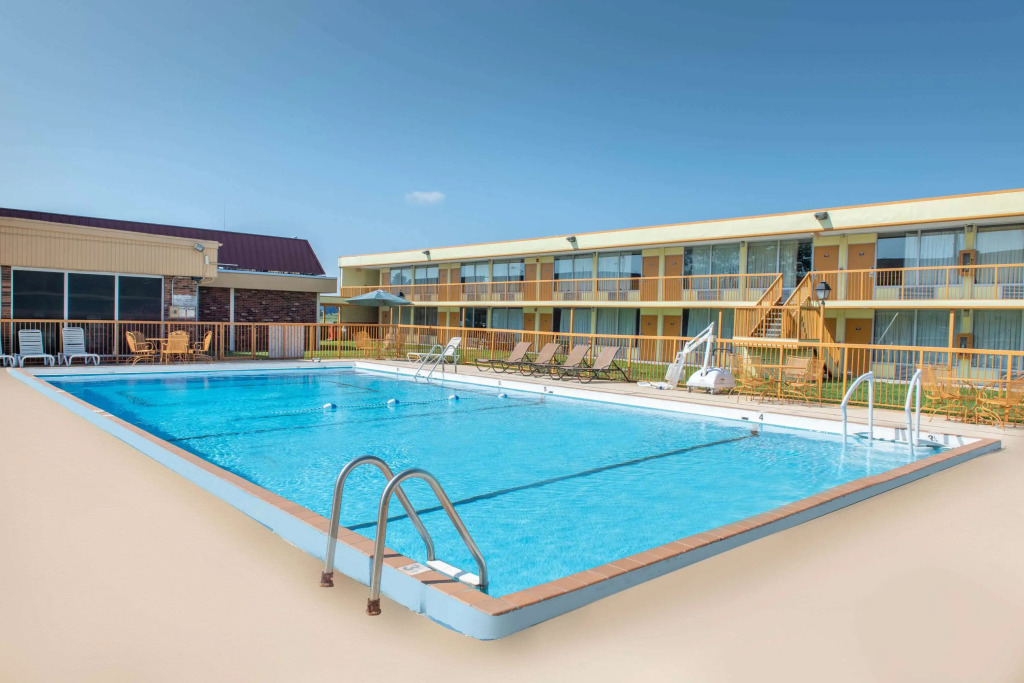 Days Inn by Wyndham Salem, IL