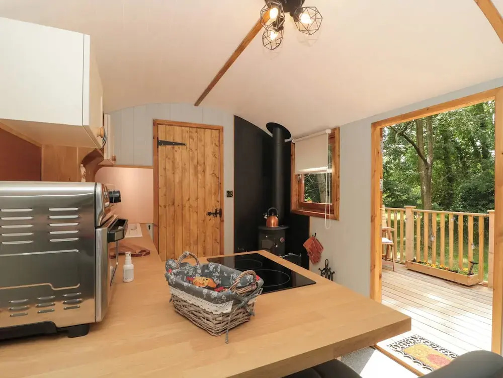 The Foxes Den Shepherds Hut