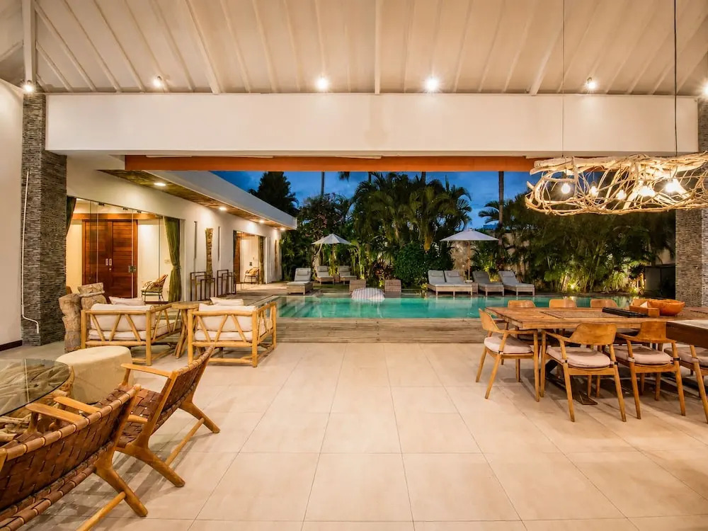 Dreamy 5BR Haven, 200m to Berawas Blissful Beach