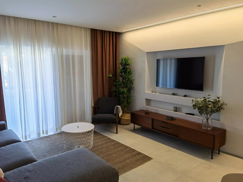 211 Apartamento moderno com vista para a piscina no centro da cidade