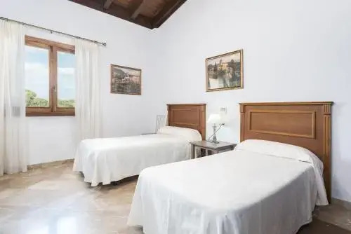 Villa El Palmeral Casa con piscina en Petra