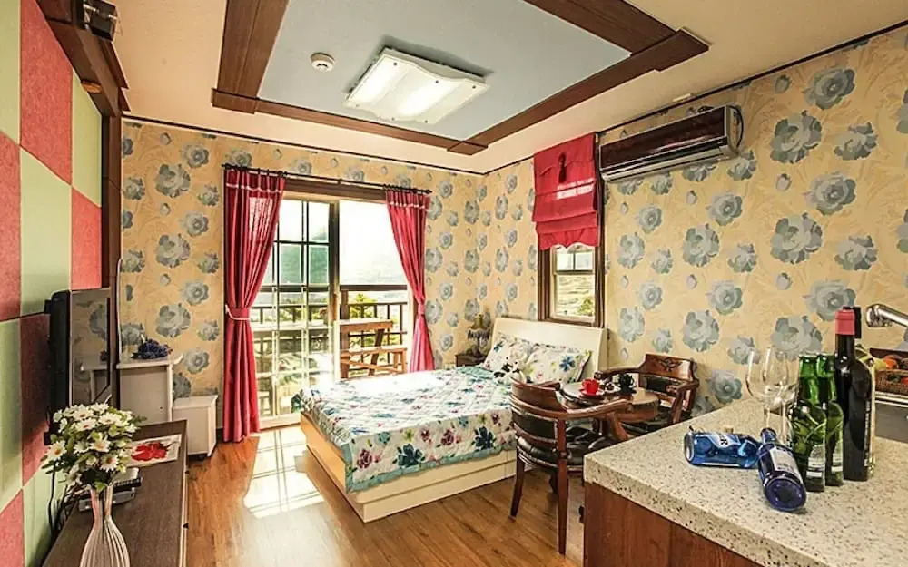 Geojedo Twin Castle Pension