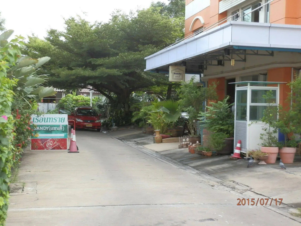 Sandy Serviced Apartment