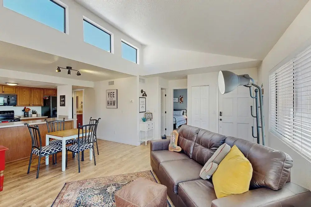1 BR Condo in Tucson, Mountain Views