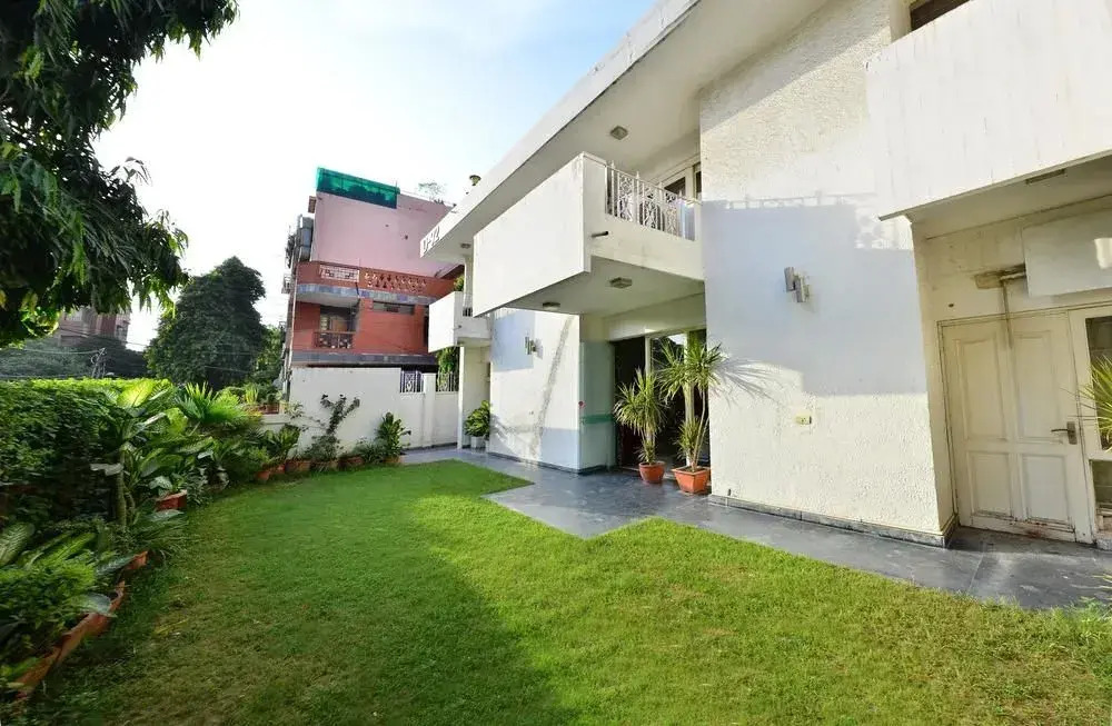 Hotel Gem 92 Residency