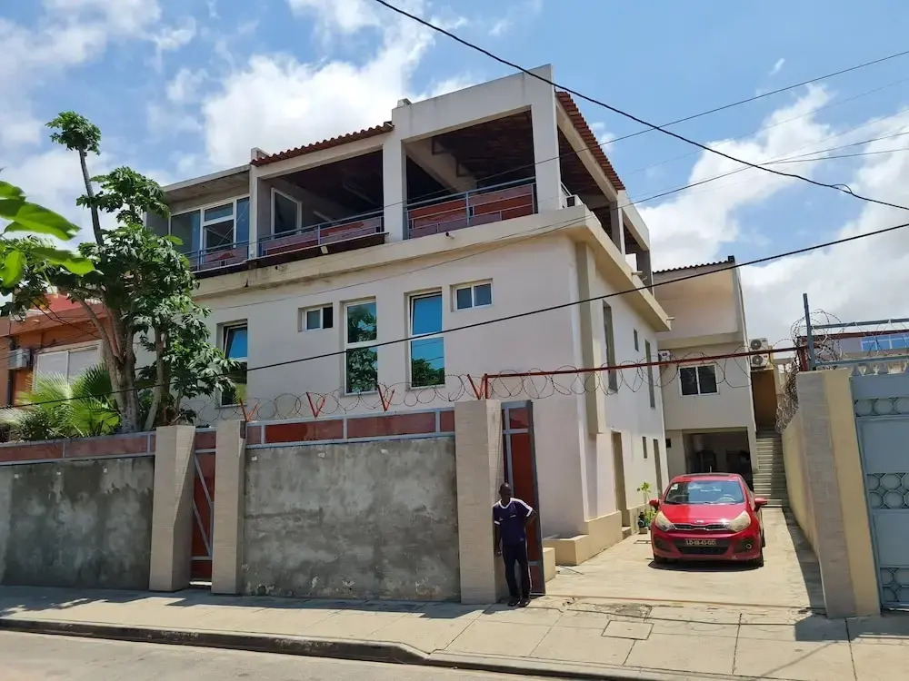 Guest House Sleeps 14 With Terrace