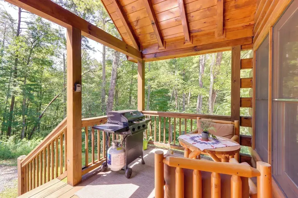 Cherry Log Couples Cabin Near Hiking & Waterfalls