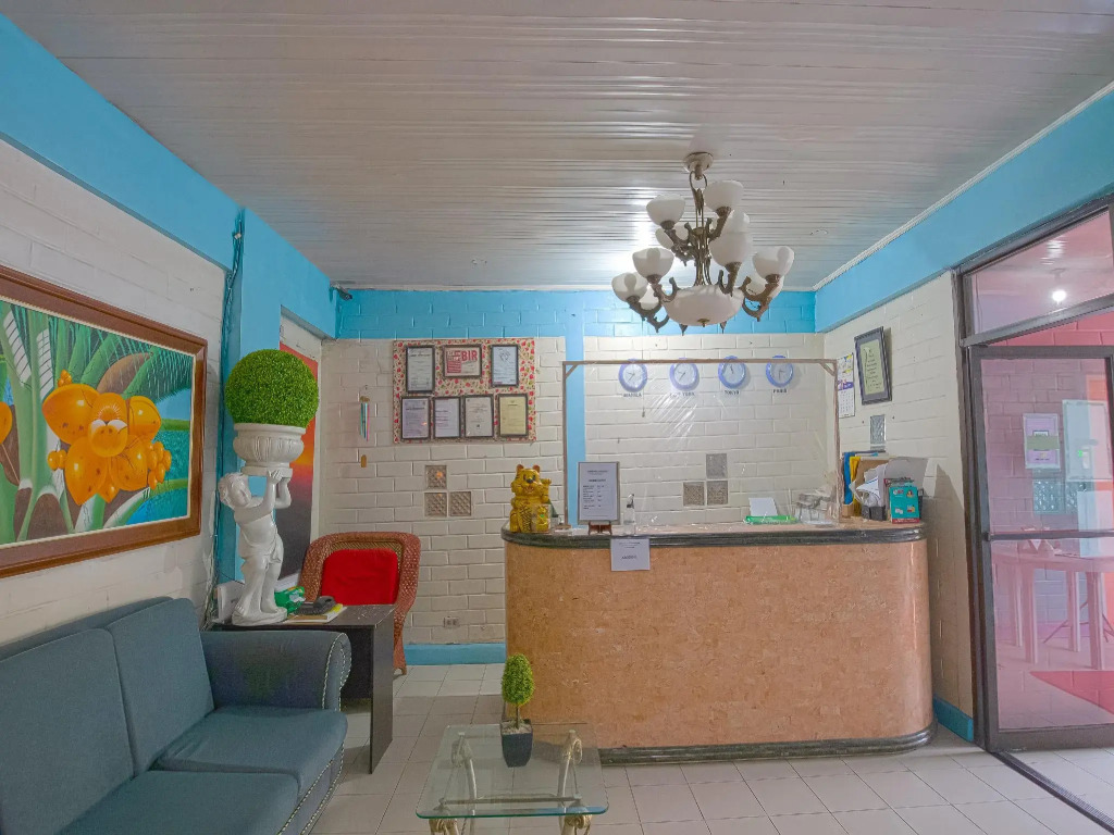 RedDoorz at La Maria Pension And Tourist Inn