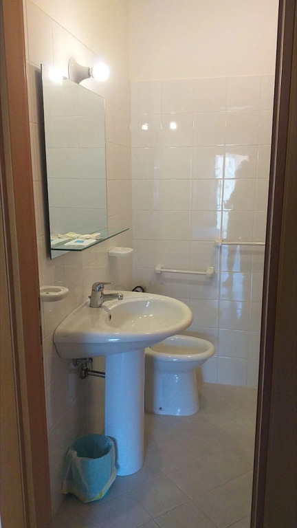 Room-quadruple Room for a Totally Relaxi