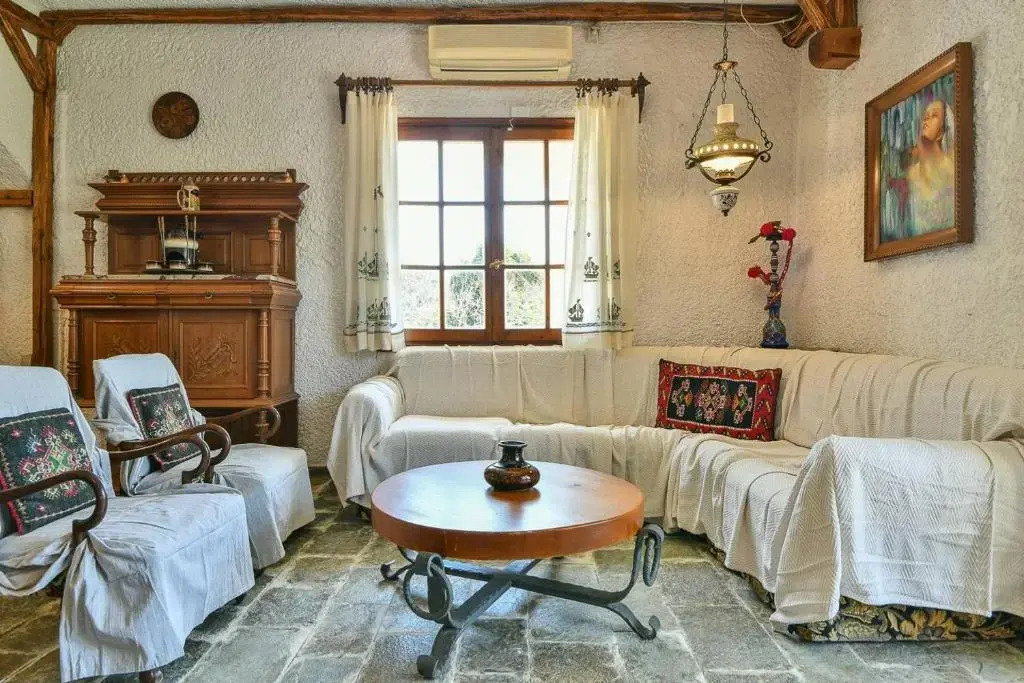 Light-filled home with Garden near Beach