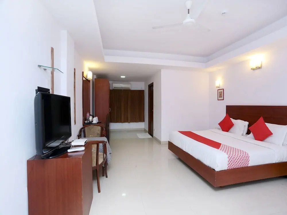 Oyo 15992 Central Hotel