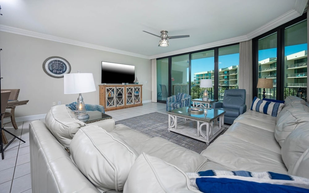 Phoenix On The Bay 1328 3 Bedroom Condo