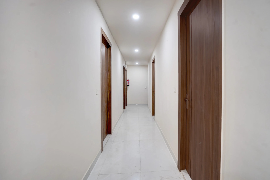 Hotel O Delhi Meerut Expressway Makanpur Formerly Crystal 24