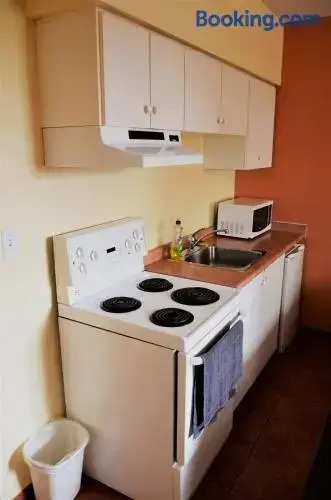Royal Windsor Inn & Suites