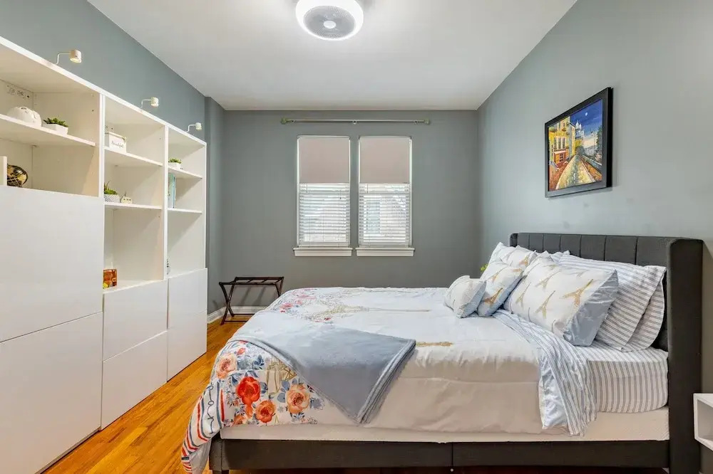 Windy City Getaway 3br 2ba Chicago Townhouse 3 Bedroom Home by RedAwning
