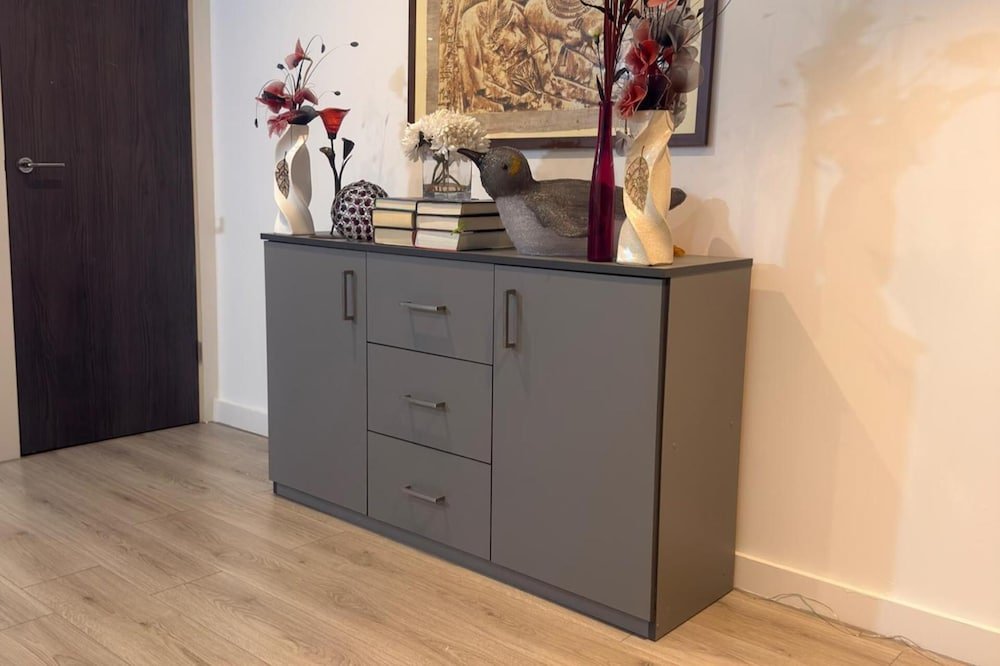 New Apartment - Sleeps 4 - Parking - City Centre