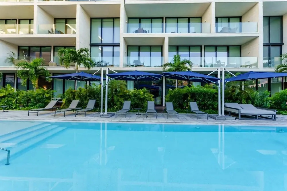 Exclusive 2 Level PH 3 BR Private Pool Roof Wifi Stunning Amenities GYM