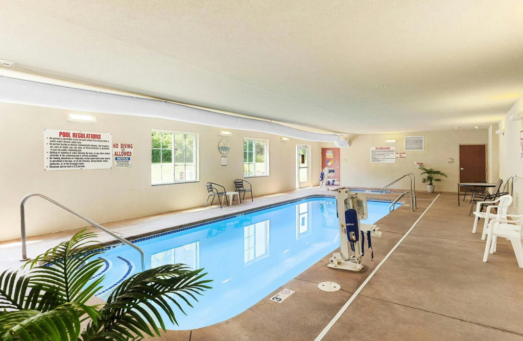 Cobblestone Hotel & Suites - Knoxville