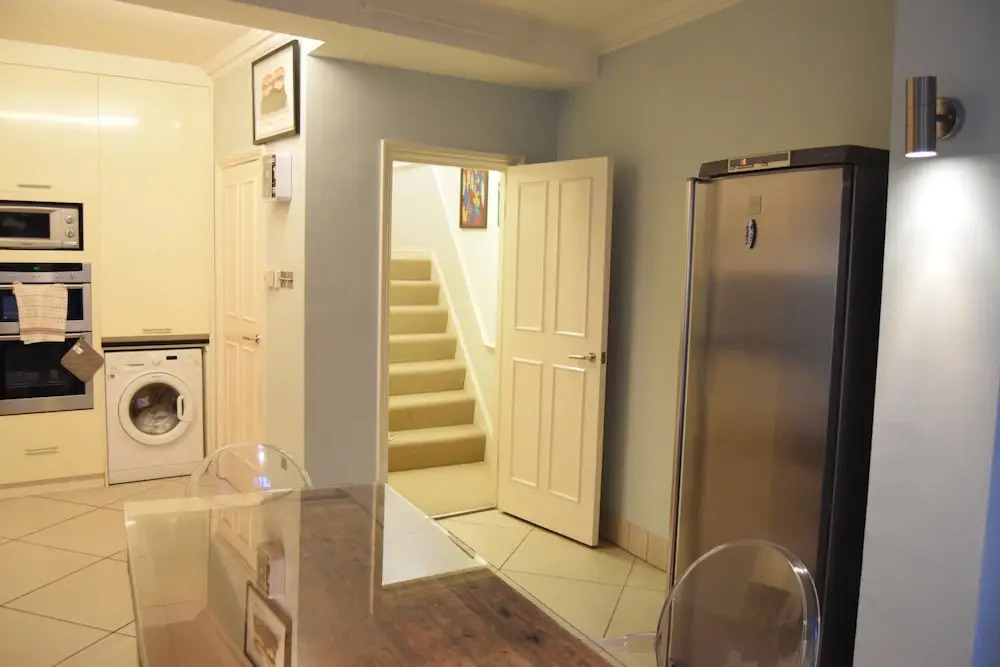 Stylish 2 Bedroom Flat In Putney