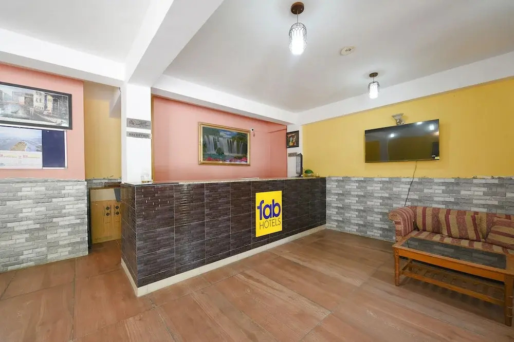 Fabhotel Chandra Palace