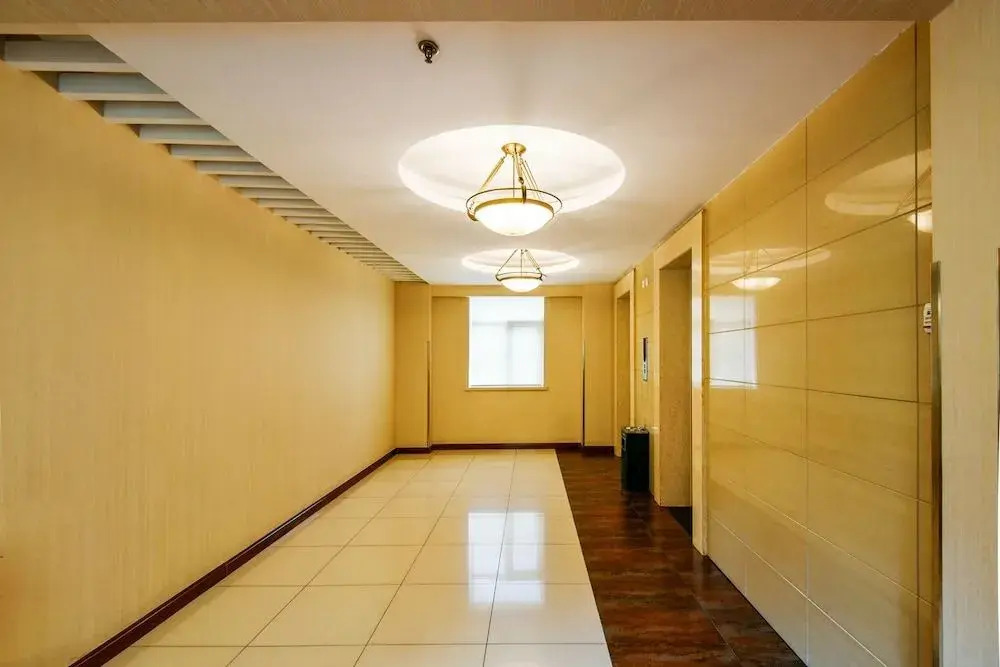 Jingcheng Business Hotel (Beijing Shilihe Metro Station)