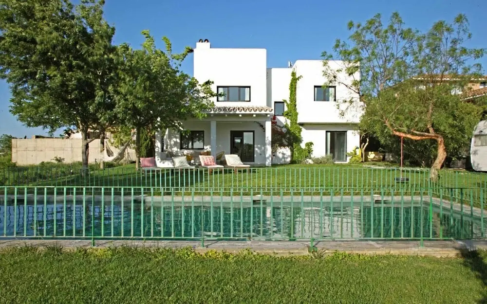 AYO private pool and garden house