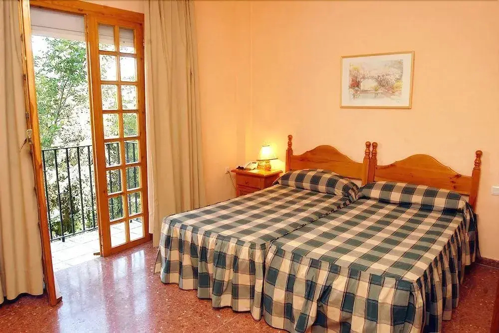 Hotel Tugasa El Almendral