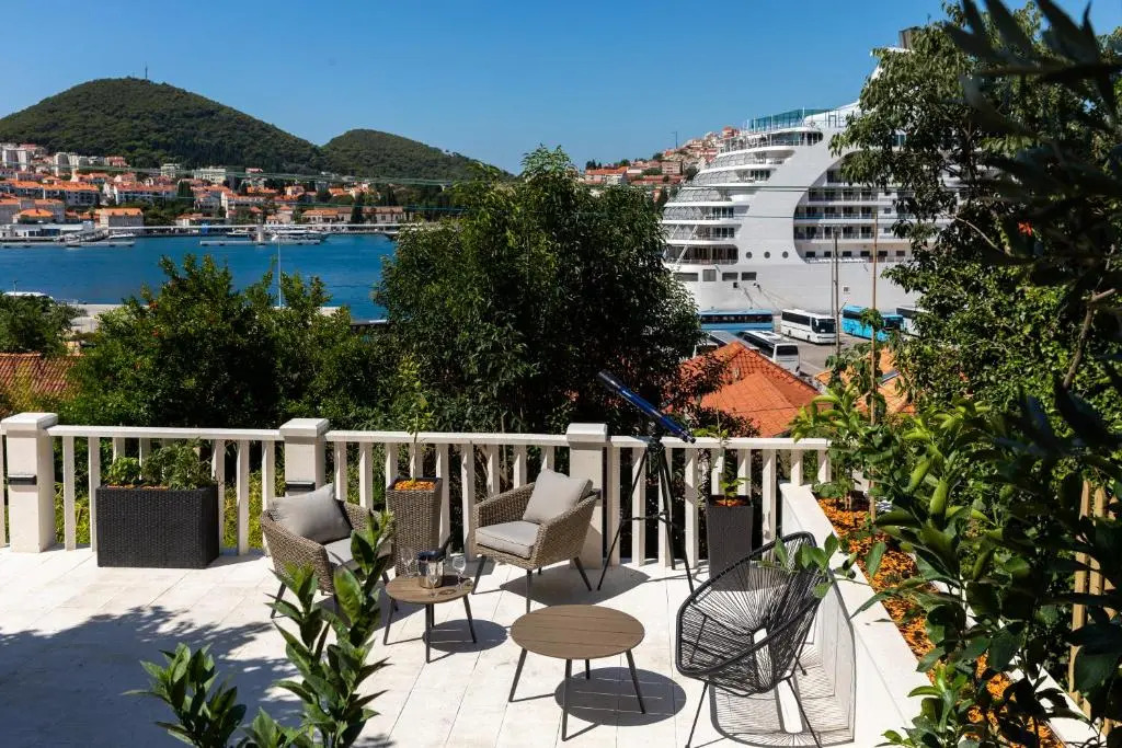 Apartments and Rooms Villa Naida