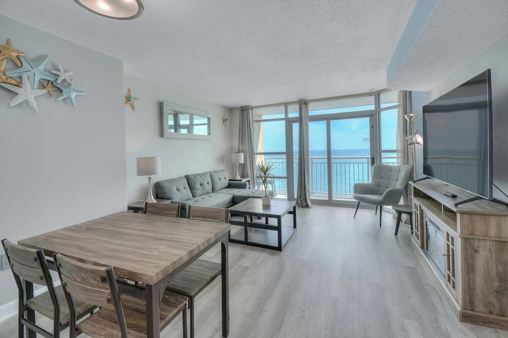 Carolinian Beach Resort - by Vacasa