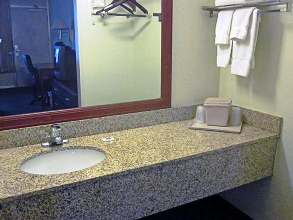 Motel 6-Houston, TX - East