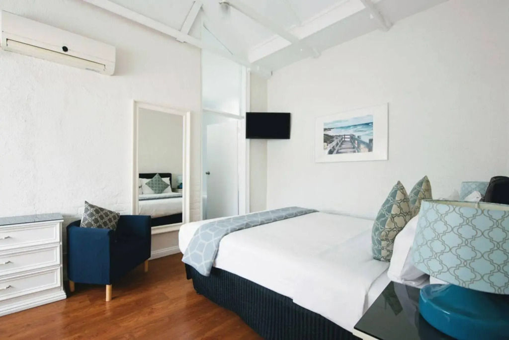 Seawall Apartments