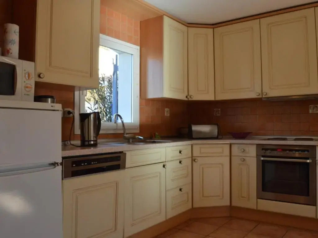 Maison 4 pièces avec terrasse, 3 chambres pour 6 pers., près de Narbonne Plage, parking inclus - FR-1-229B-131