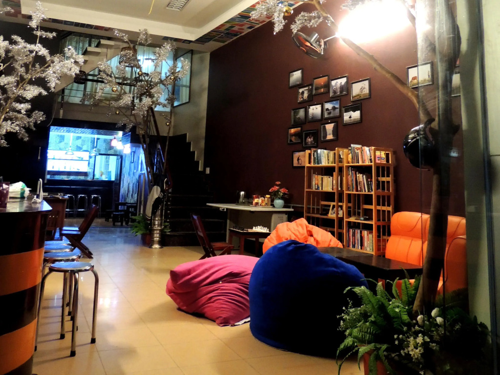 Ha Long Happy Hostel - Adults Only