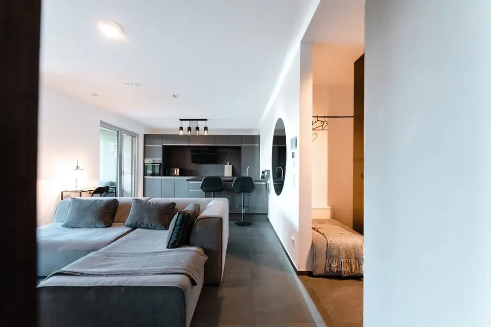 Stylish 1BR Apt w Balc Cloche dOr