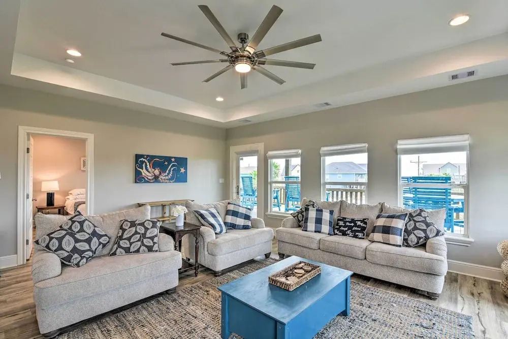 Deck & Ocean Views: Home in Crystal Beach!