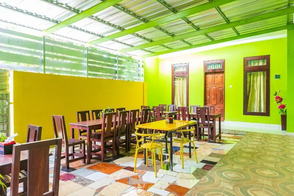 Super OYO 1682 Greenia Hotel