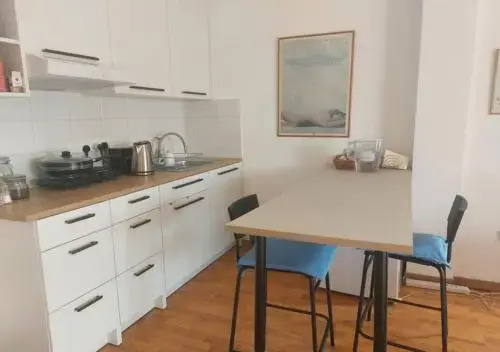 Studio Room Ensuite by the Beach, Entire Independent Unit
