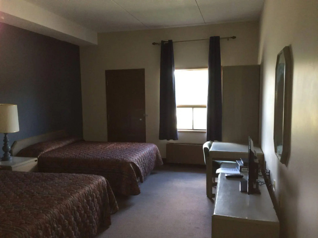 Pickle Lake Hotel