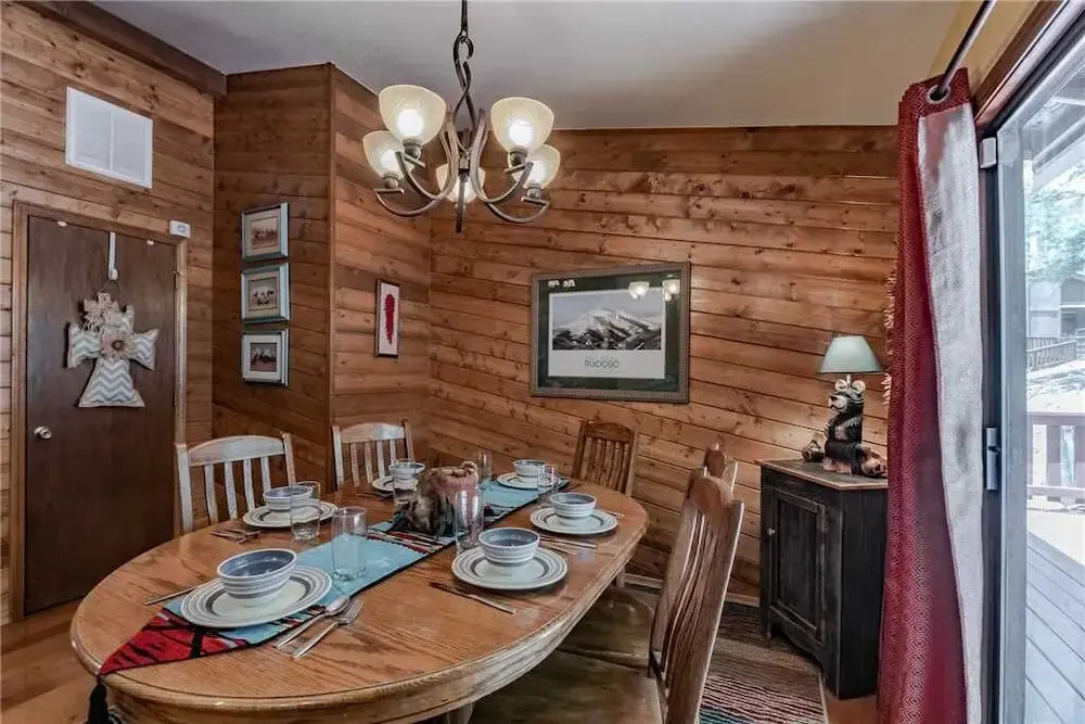 Fort Getaway - Three Bedroom Cabin with Hot Tub