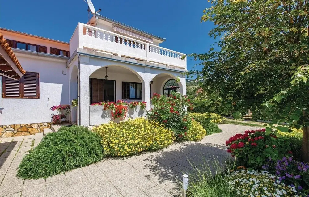 Gorgeous Home In Banjol