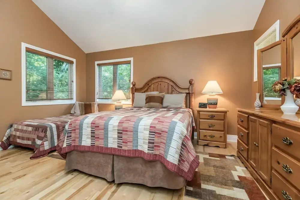 Stewart Lake Retreat A Gorgeous Beachfront Lakehouse With all the Bells & Whistles!