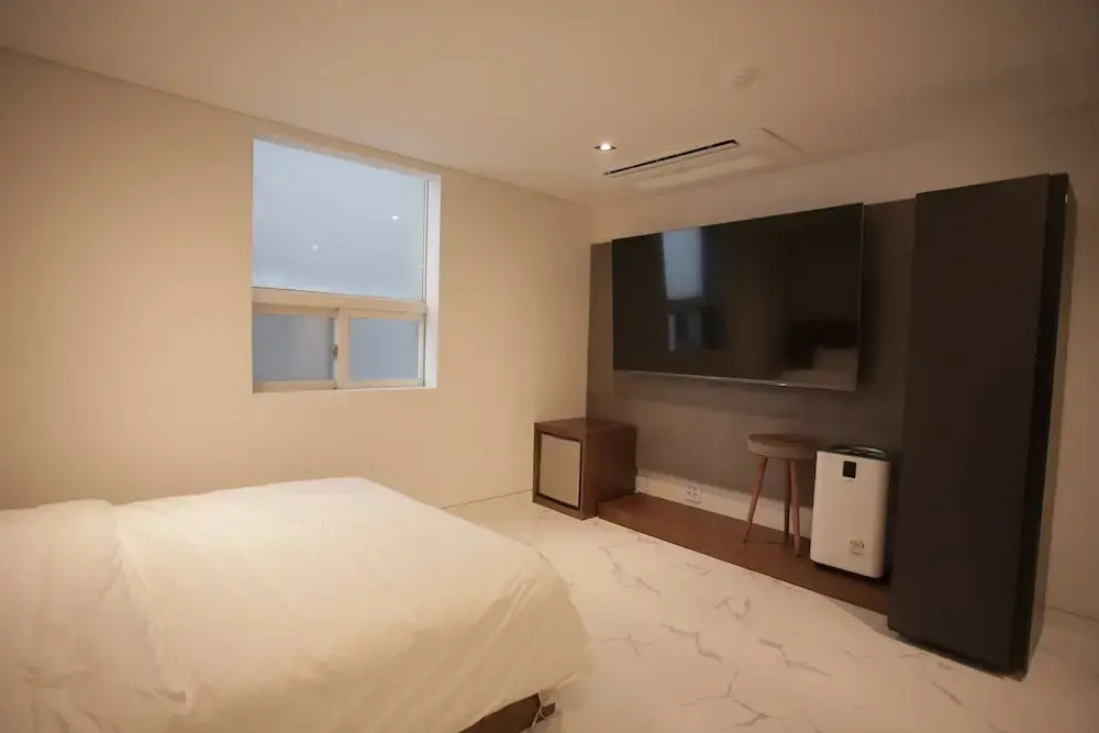 Hotel Seven Step