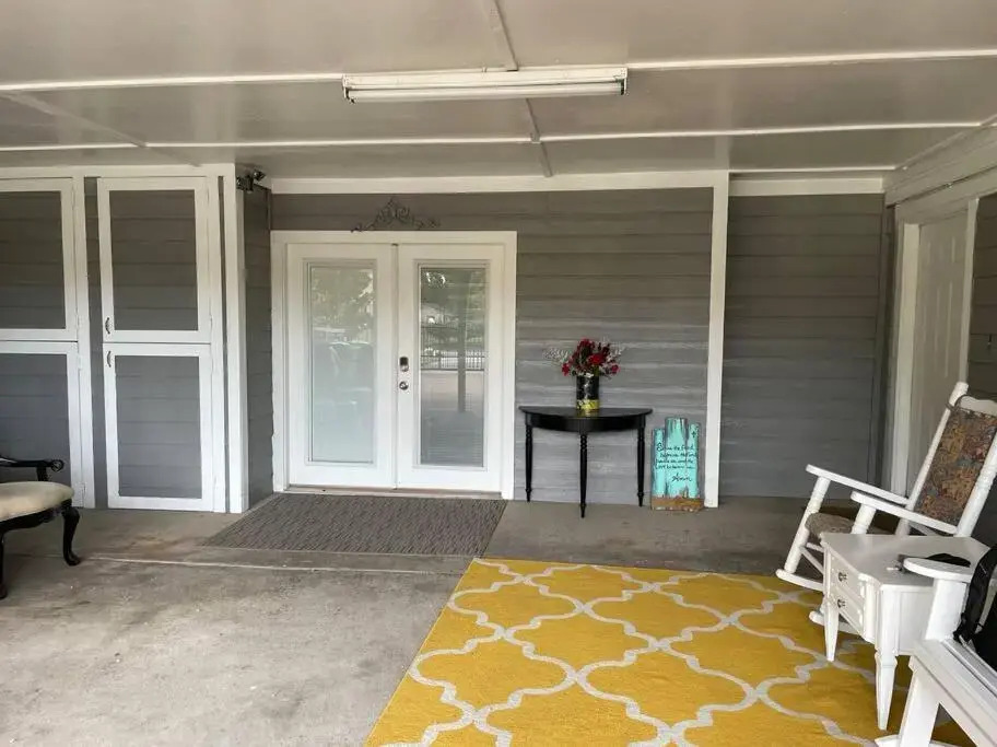 New decorated Guest Suite unit C close to Katy Mills