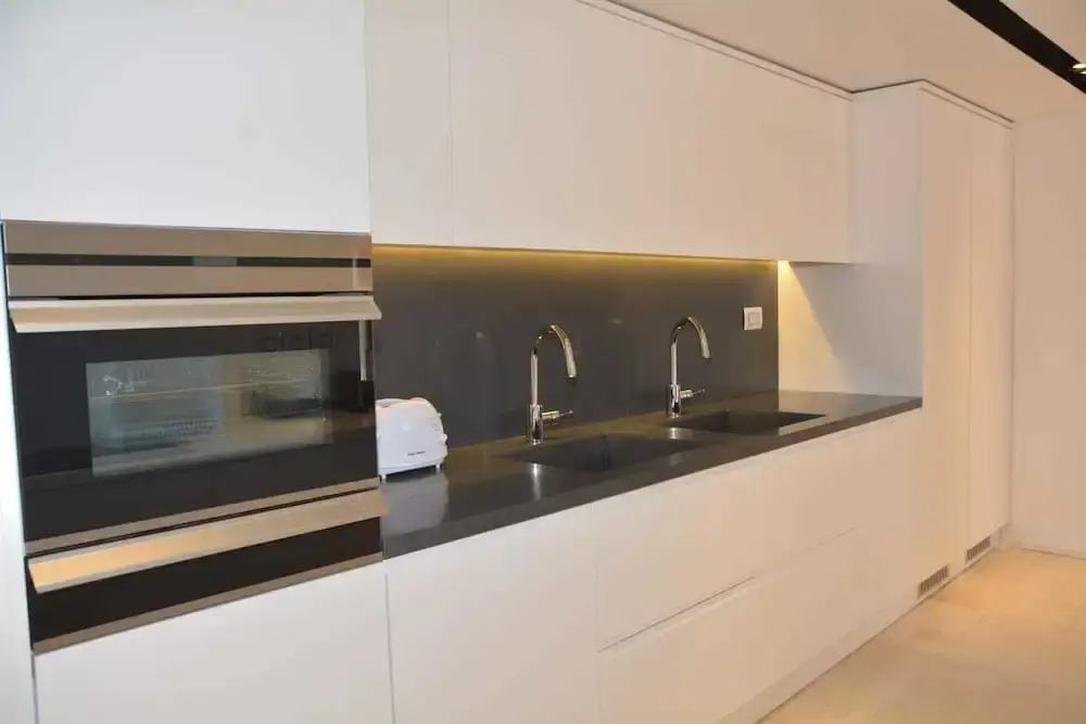 Renovated White 3BD next to Beach - Pool