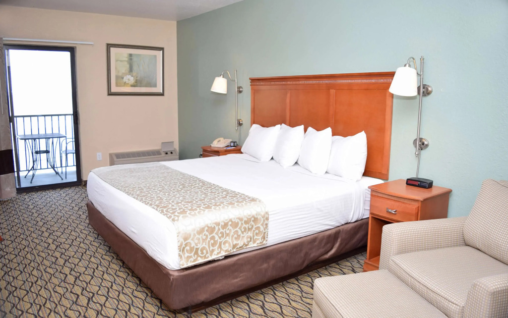 Beachfront Hotel Houghton Lake