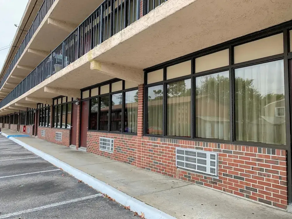 MacThrift Motor Inn