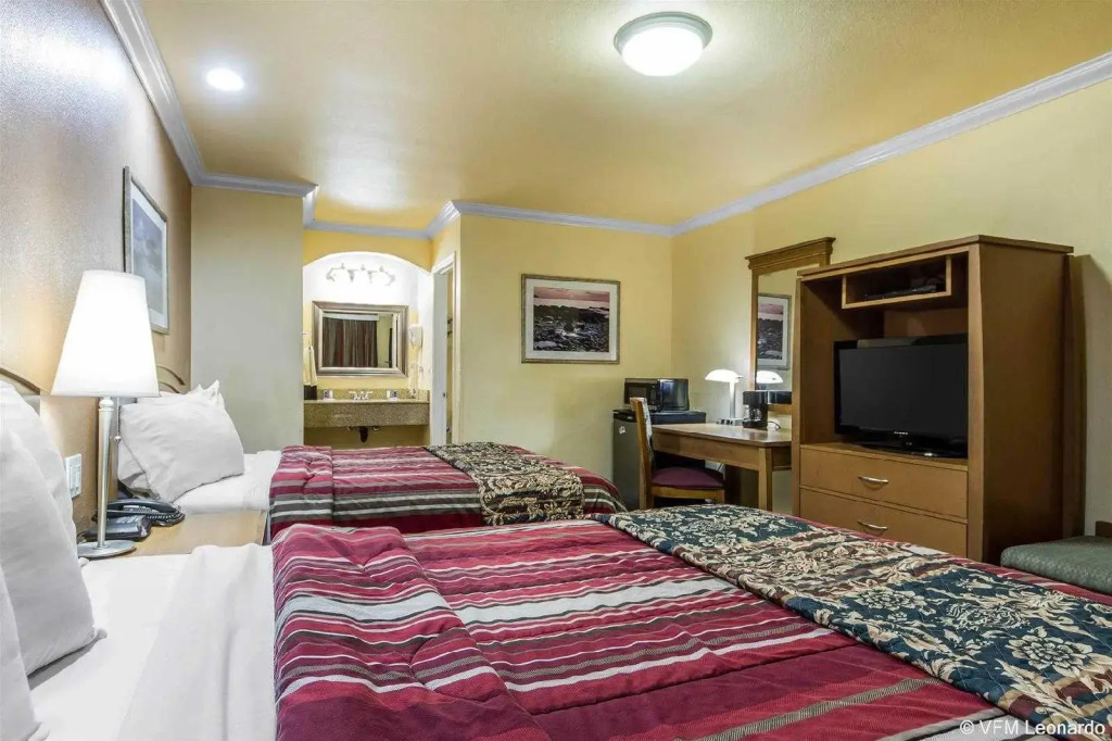 Rodeway Inn & Suites Near The Coliseum & Arena