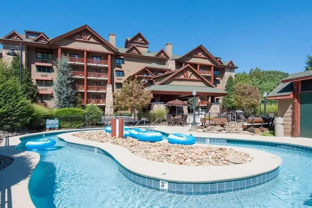 Bearskin Lodge on the River